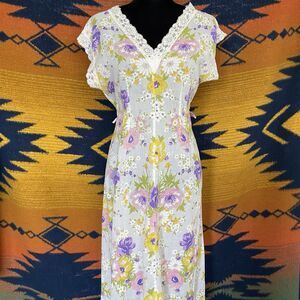 Vintage 60’s/70’s Le Voy’s Spring Floral Maxi Dress. Lace. Boho Hippie. Medium.
